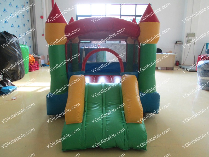 детский прыгающий домик с горкойGB513