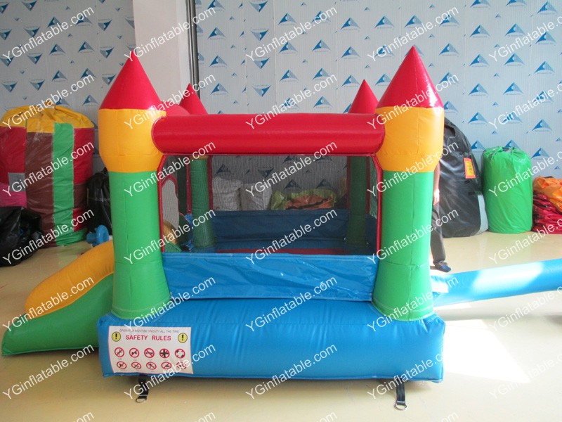 детский прыгающий домик с горкойGB513